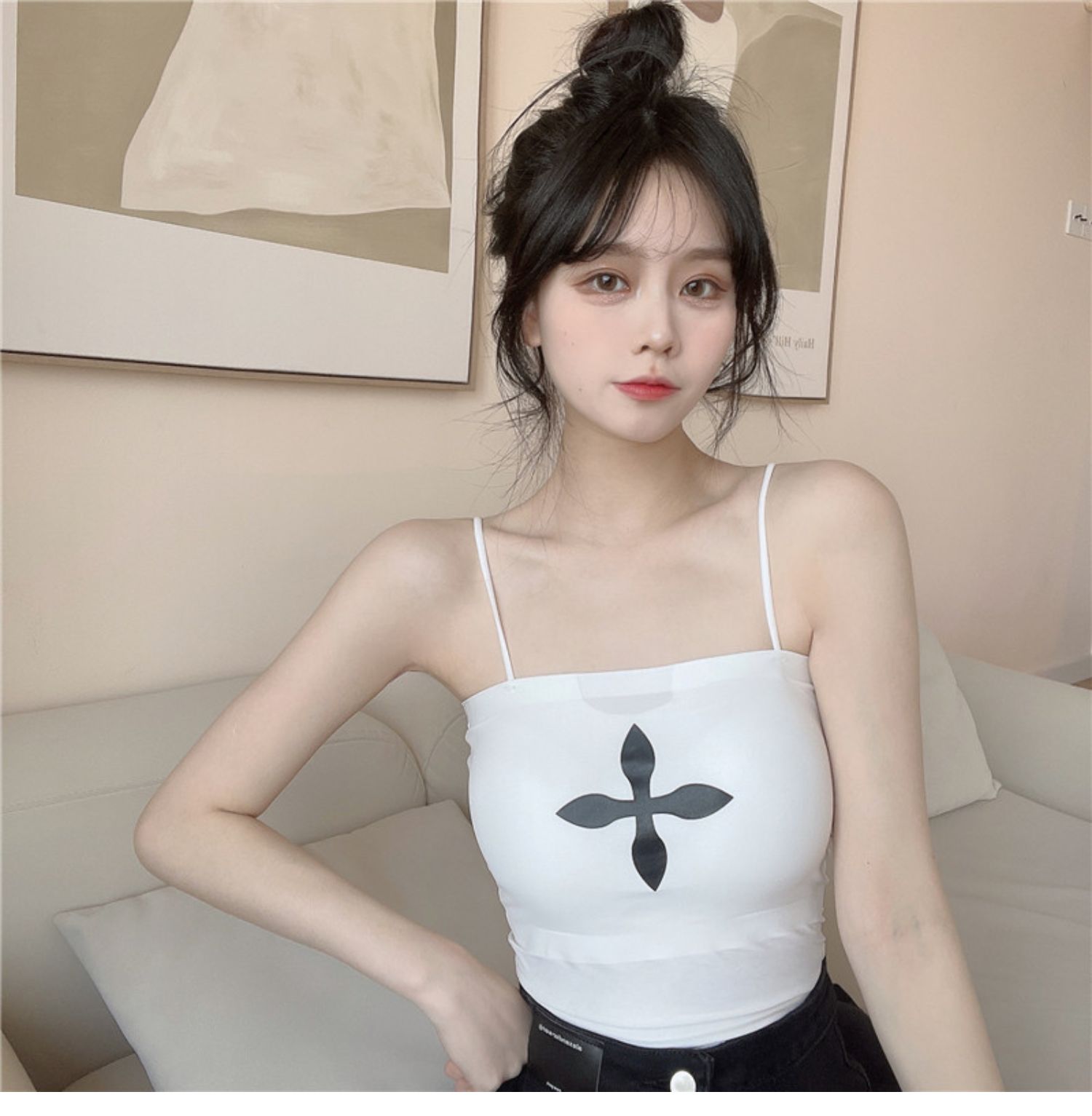 Summer female Internet celebrity hot girl with a pure and sensual style, wearing a halter top with a chest pad, and pairing it with a short bra, strapless base layer top pic 15