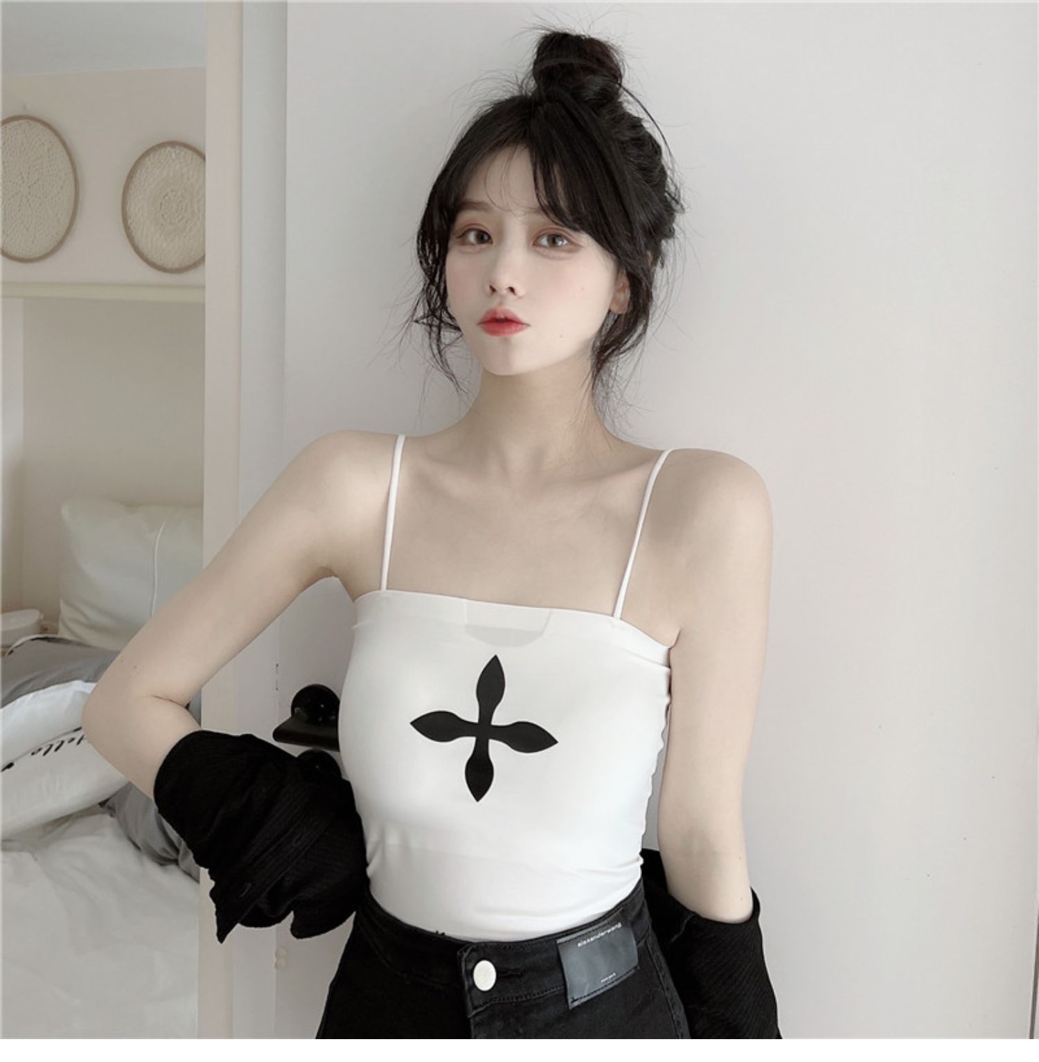 Summer female Internet celebrity hot girl with a pure and sensual style, wearing a halter top with a chest pad, and pairing it with a short bra, strapless base layer top pic 13