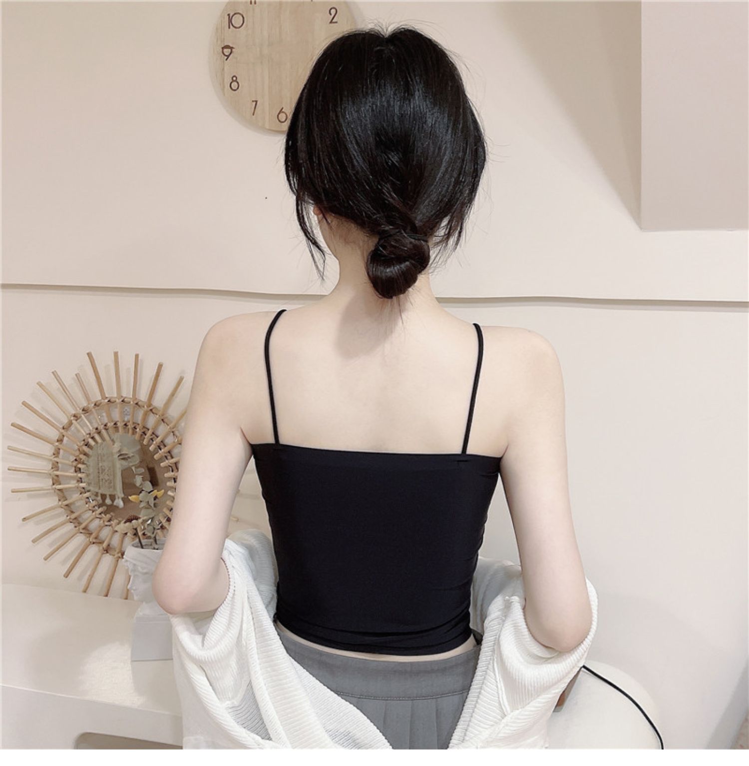 Summer female Internet celebrity hot girl with a pure and sensual style, wearing a halter top with a chest pad, and pairing it with a short bra, strapless base layer top pic 3