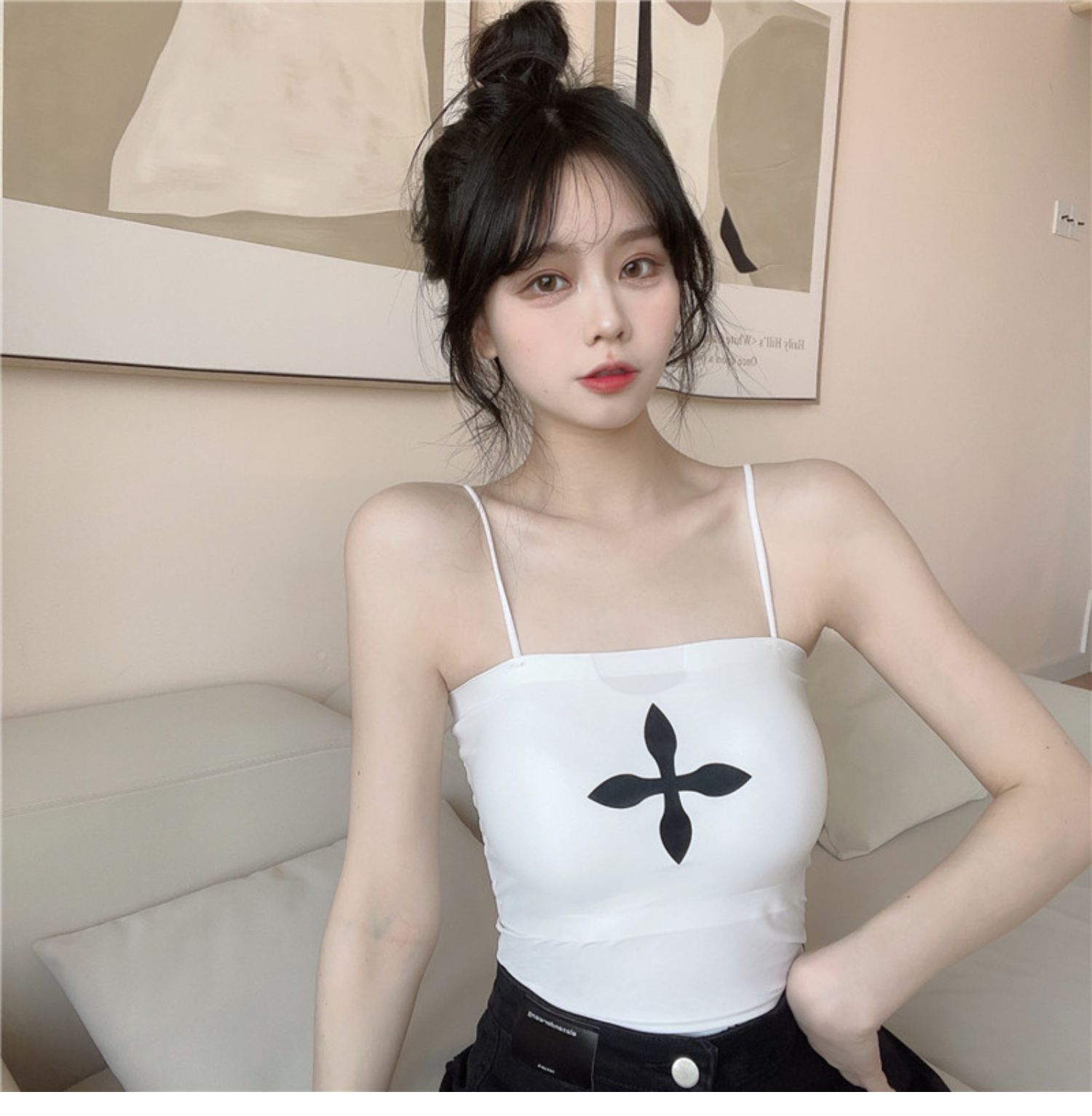 Summer female Internet celebrity hot girl with a pure and sensual style, wearing a halter top with a chest pad, and pairing it with a short bra, strapless base layer top pic 6