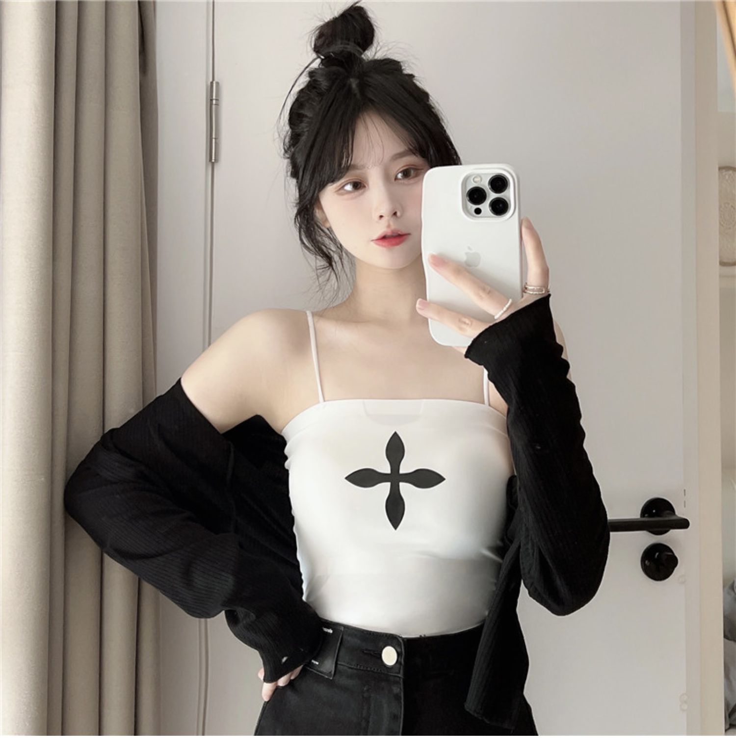 Summer female Internet celebrity hot girl with a pure and sensual style, wearing a halter top with a chest pad, and pairing it with a short bra, strapless base layer top pic 9