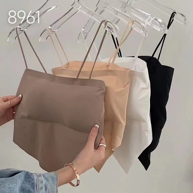 A short, irregular halter top for women in summer, paired with a knitted suit and a sleeveless top with a chest cushion underneath Item Picture