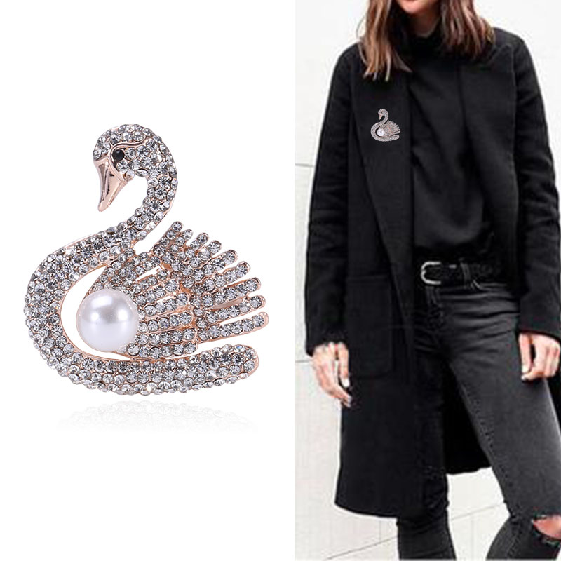 Manufacturers direct sales of foreign trade selling high-grade new brooch with mother pearl swan Europe and the United States luxury high-grade crystal pin pearl coat corsage mother gift