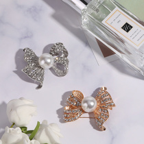 Manufacturers direct sales of foreign trade selling high-grade new brooch with mother pearl bow Europe and the United States luxury high-grade crystal pin pearl coat corsage mother gift