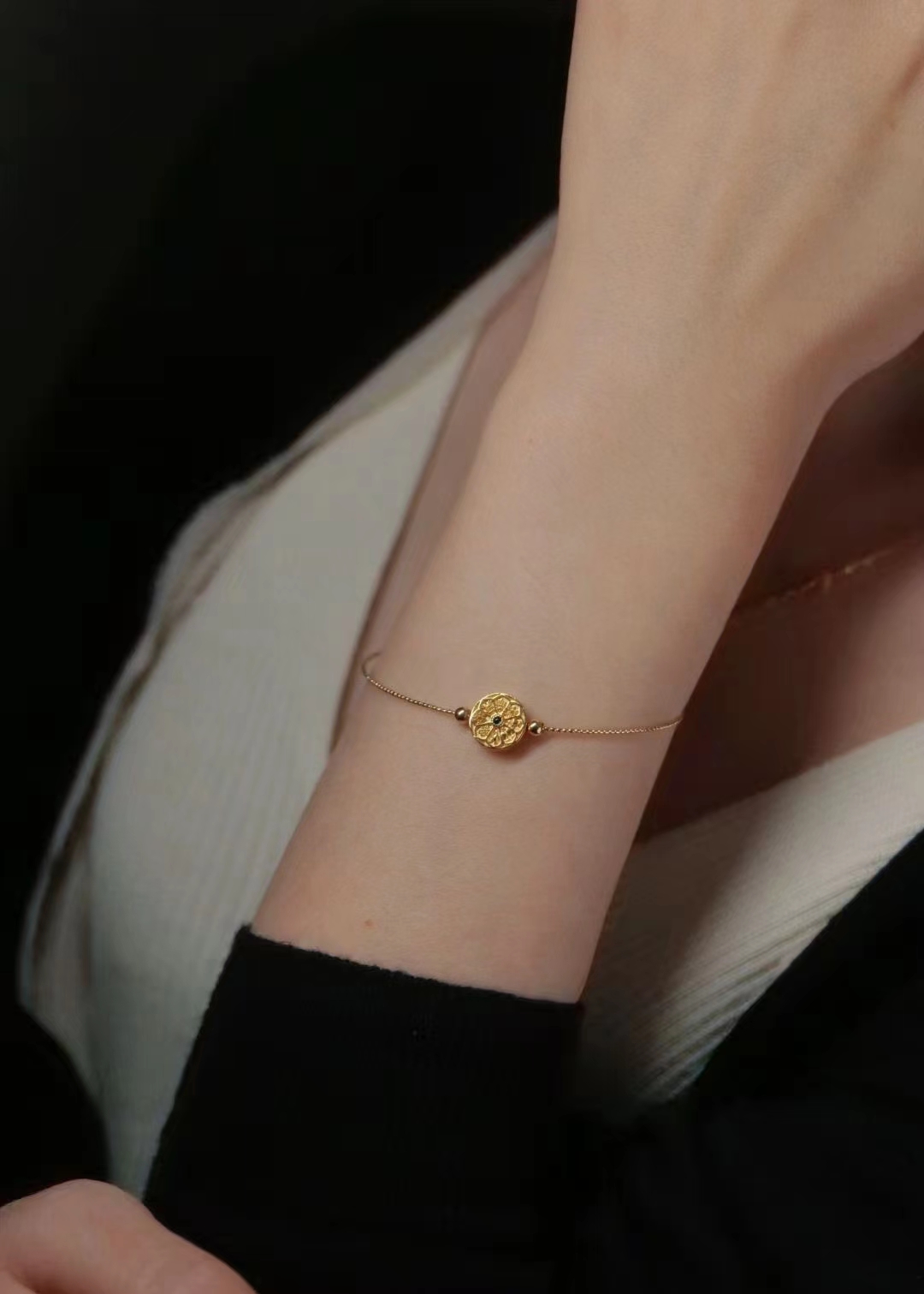 时尚款吉祥八宝手链 精致百搭