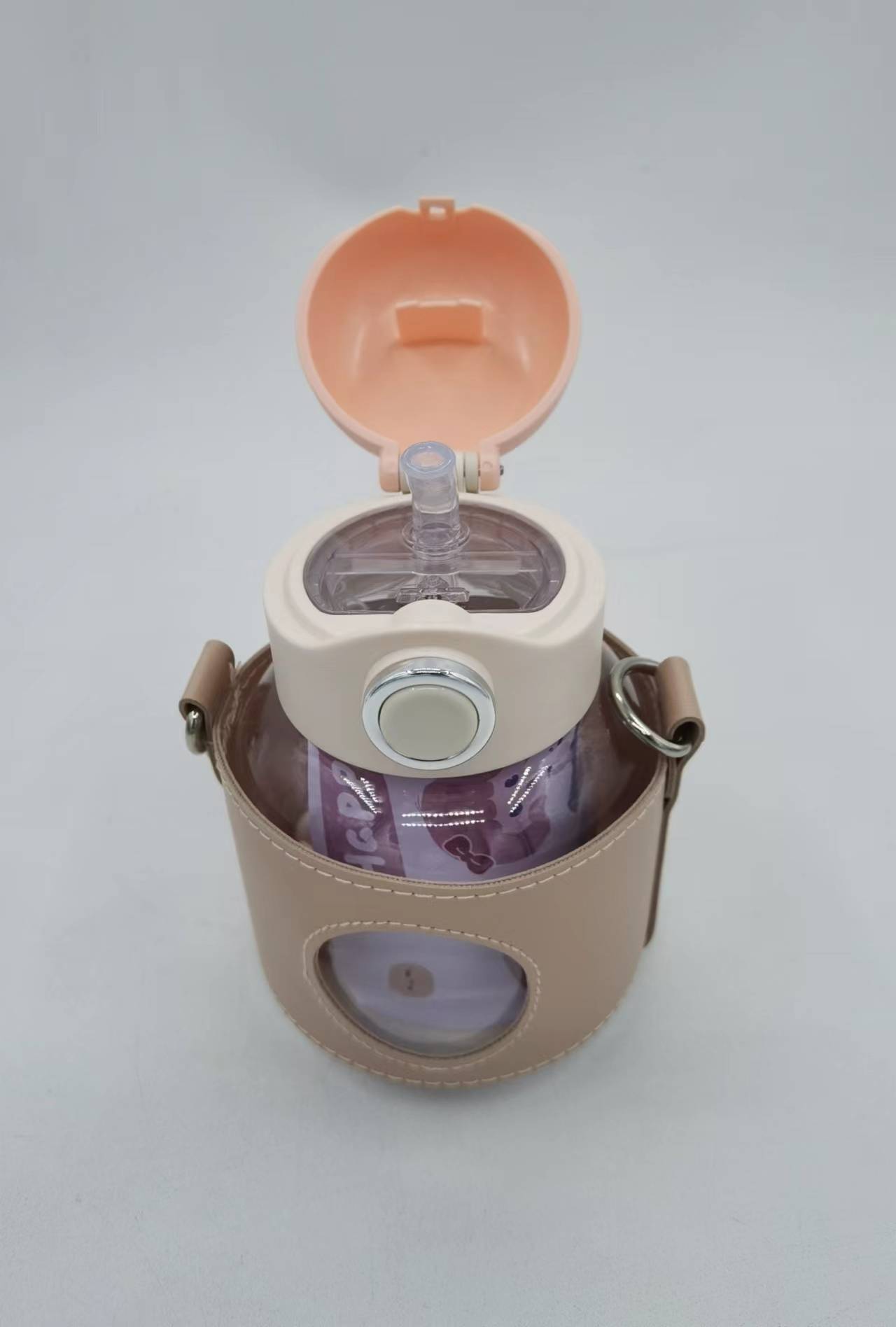 A cute and chubby cartoon straw water carrier with a water cup and cartoon water cup Item Picture