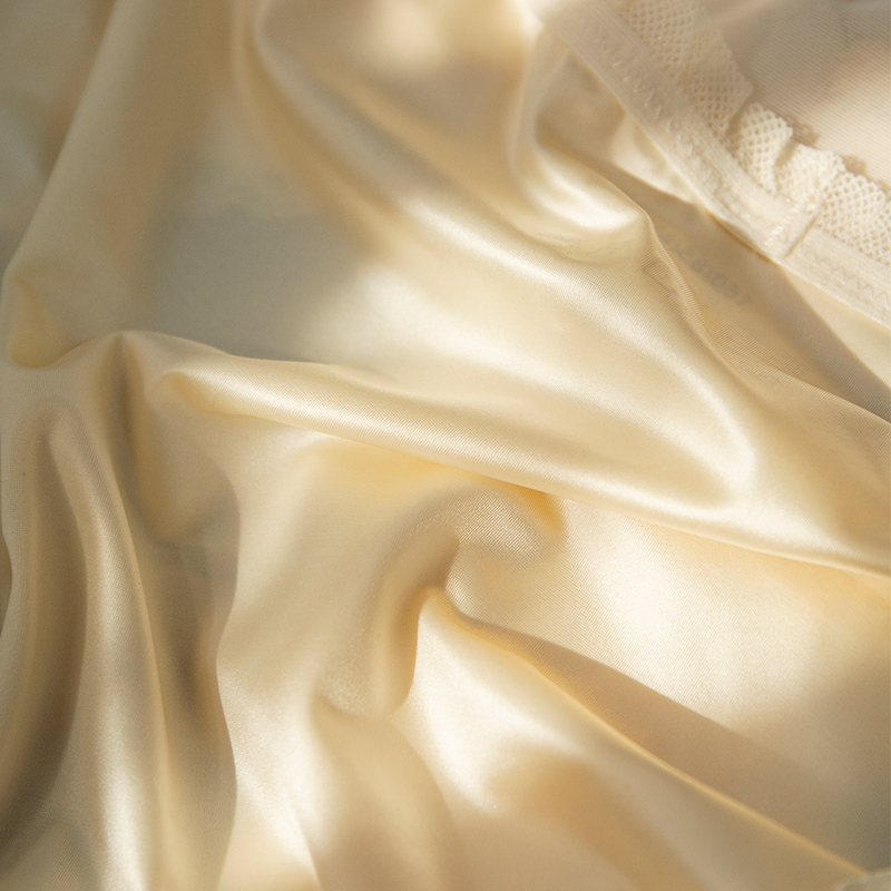 Wahler satin ice silk lace underpants for women, mid-waist style, girlish comfort, breathable and seamless shorts, summer thin and breathable Application Scenario