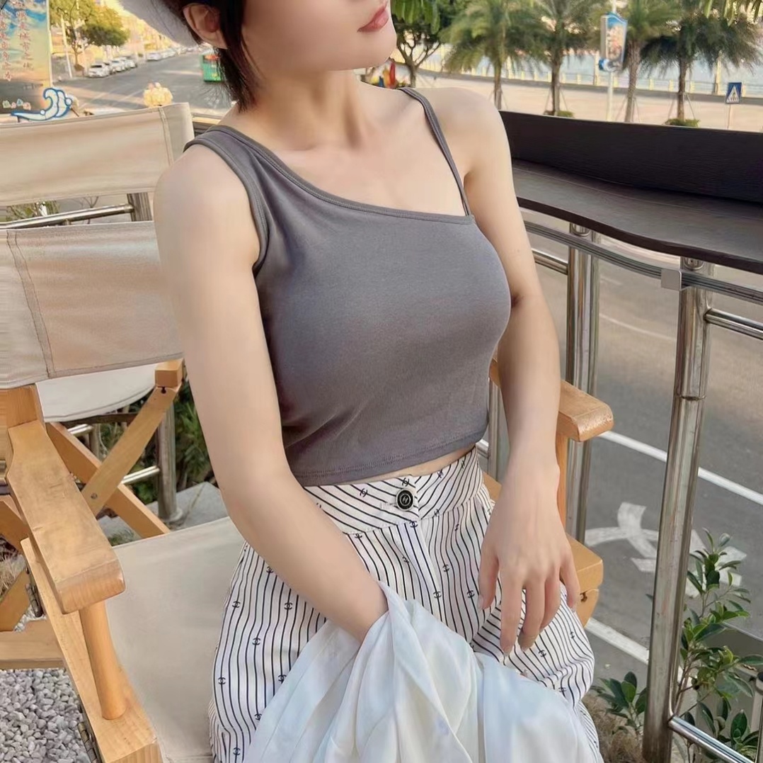 吊带背心白底实物图