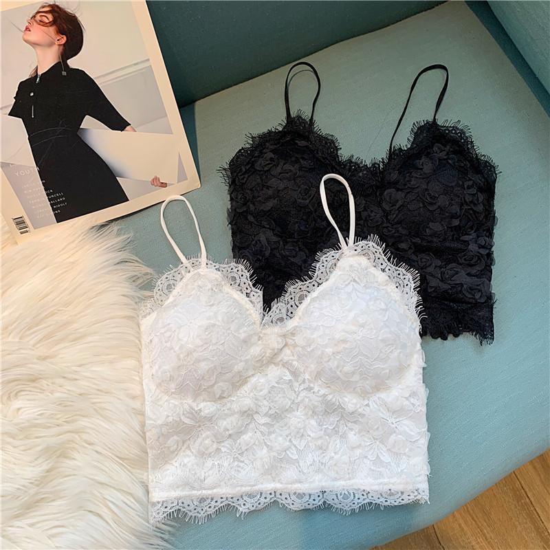 This is a pure and elegant French lace top with a beautiful back and a halter top. It is designed with a small vest inside and a short, unique and sweet spicy top worn outside Specification image