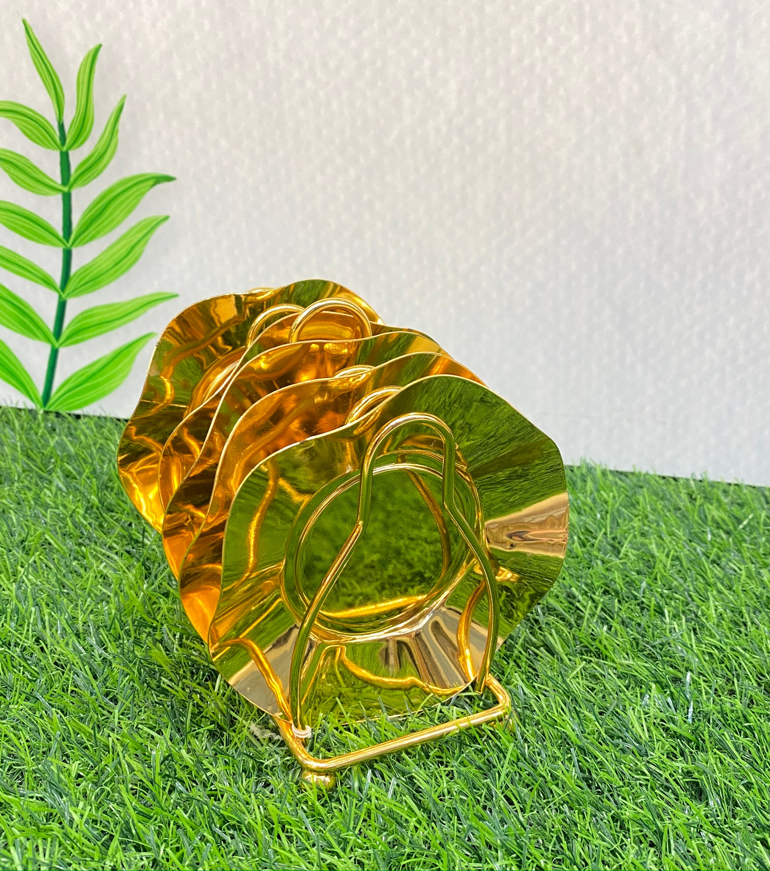 Tea saucer frame thumbnail