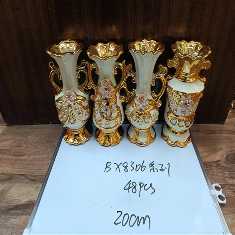 Ceramic decorative vase, gold 3