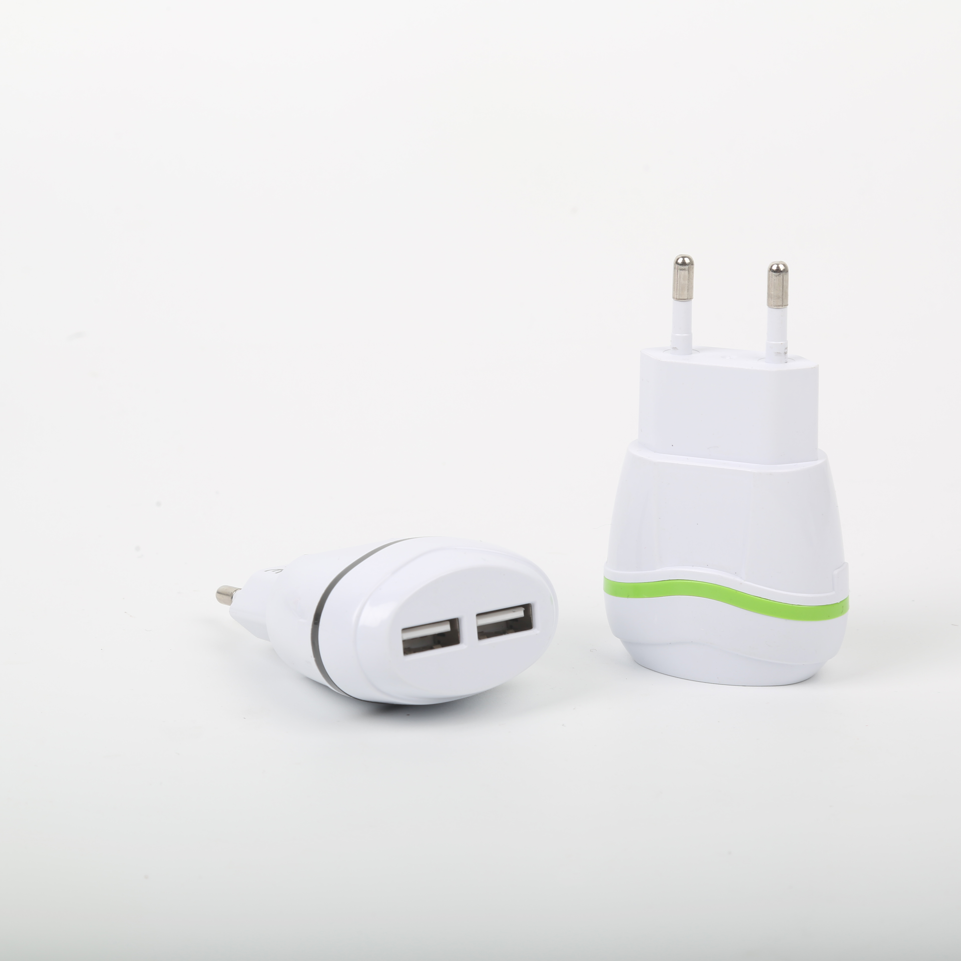 European standard foot 1 Ann double USB mobile phone charger IC program smart travel charger Specification drawing