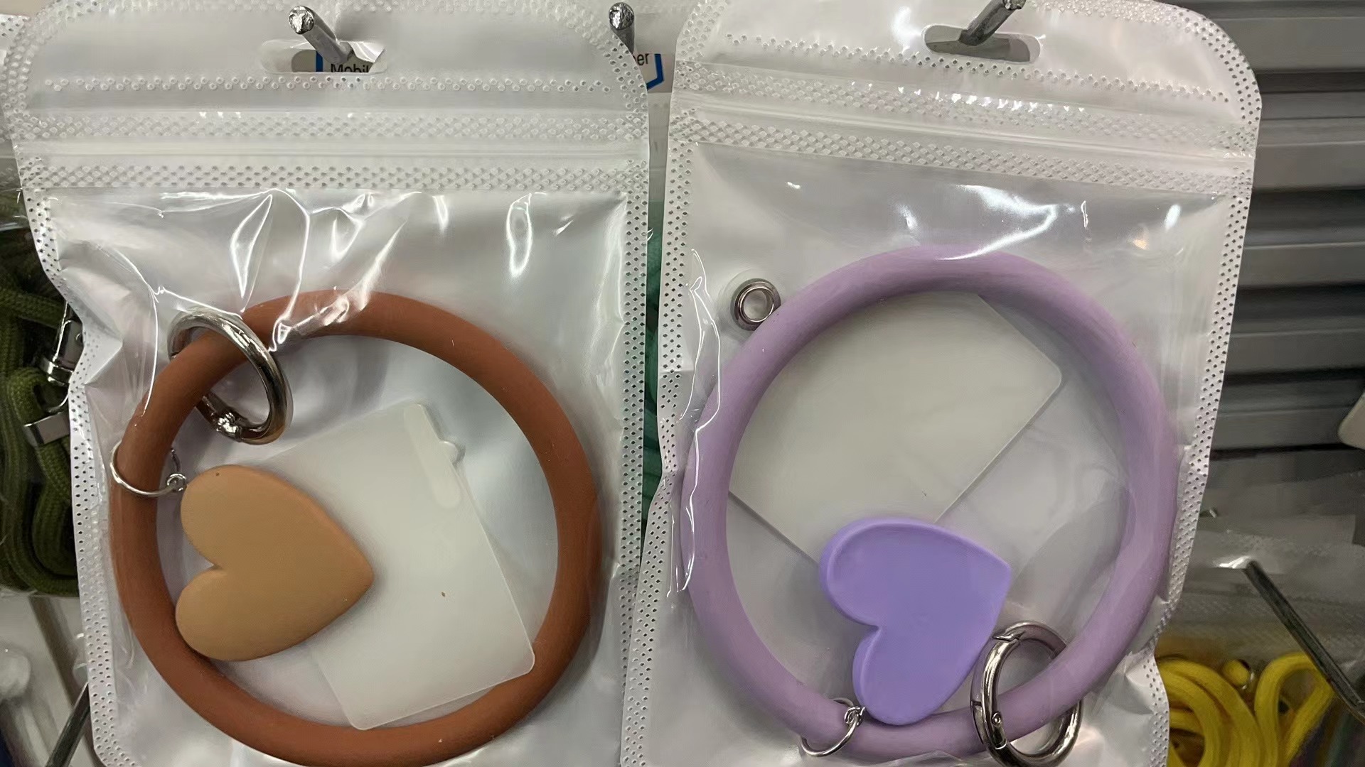 创意桃心外贸新款手机挂绳贴片可调节斜挎硅胶圈吊绳夹片手机挂绳详情10