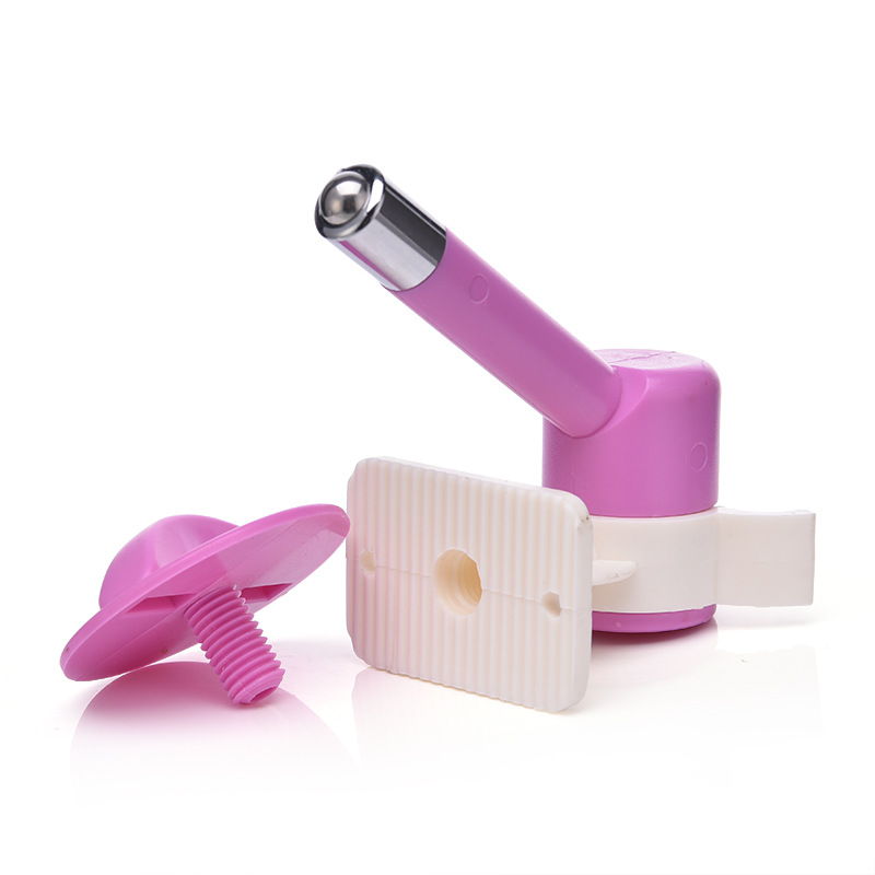 New pet hanging single-outlet water dispenser, automatic water feeder, 500ml large-capacity water dispenser for cats and dogs Application Scenario