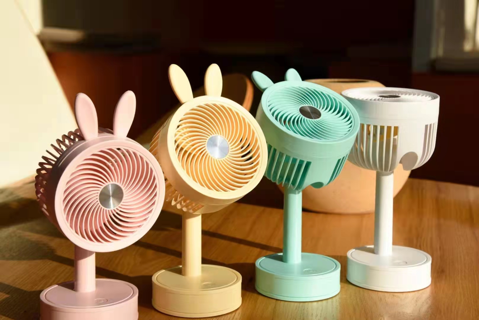The 2229 charging fan comes in three wind speeds and three colors pic 3