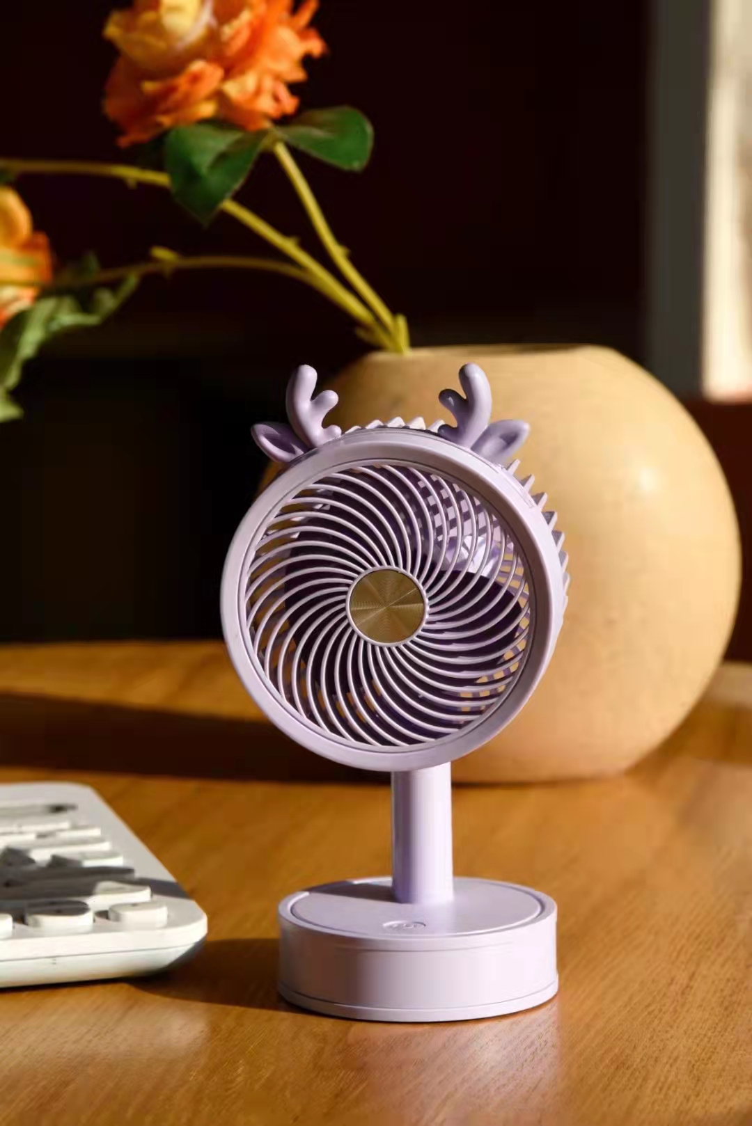 The 2229 charging fan comes in three wind speeds and three colors pic 1
