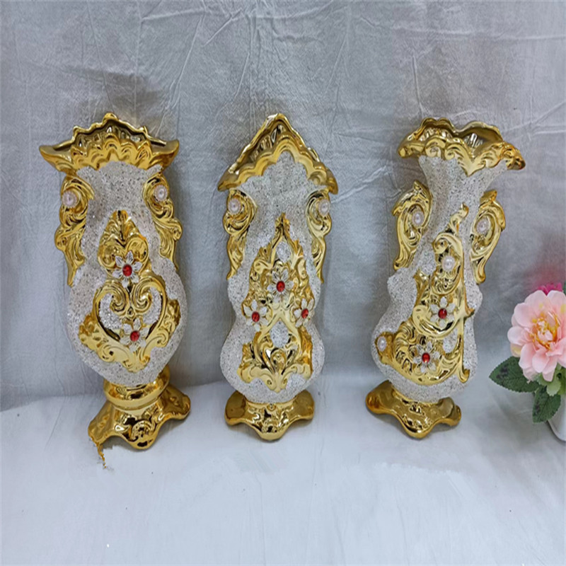 Ceramic craft ornaments and vases 3