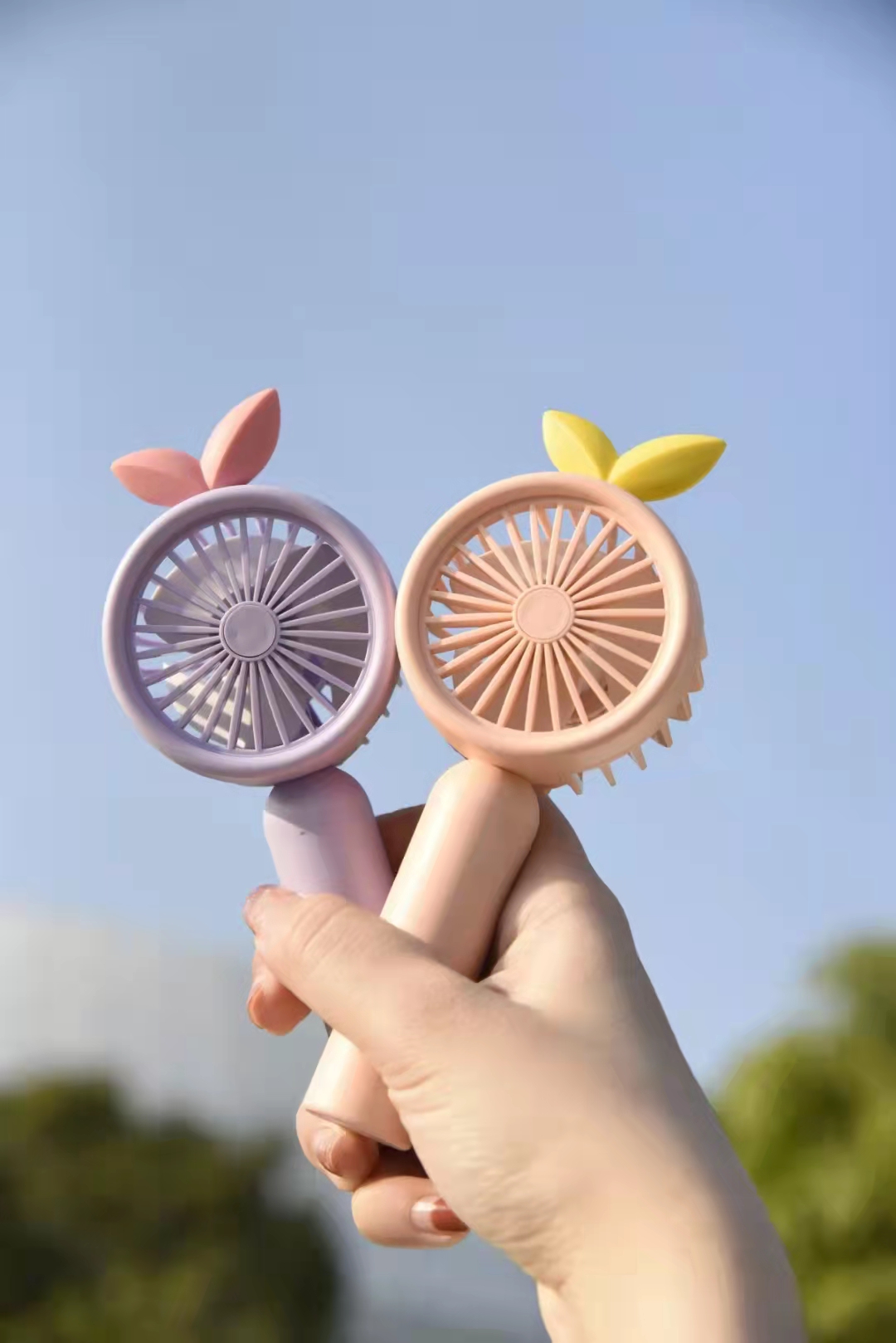88513 Pineapple Leaf Handheld Fan Application Scenario