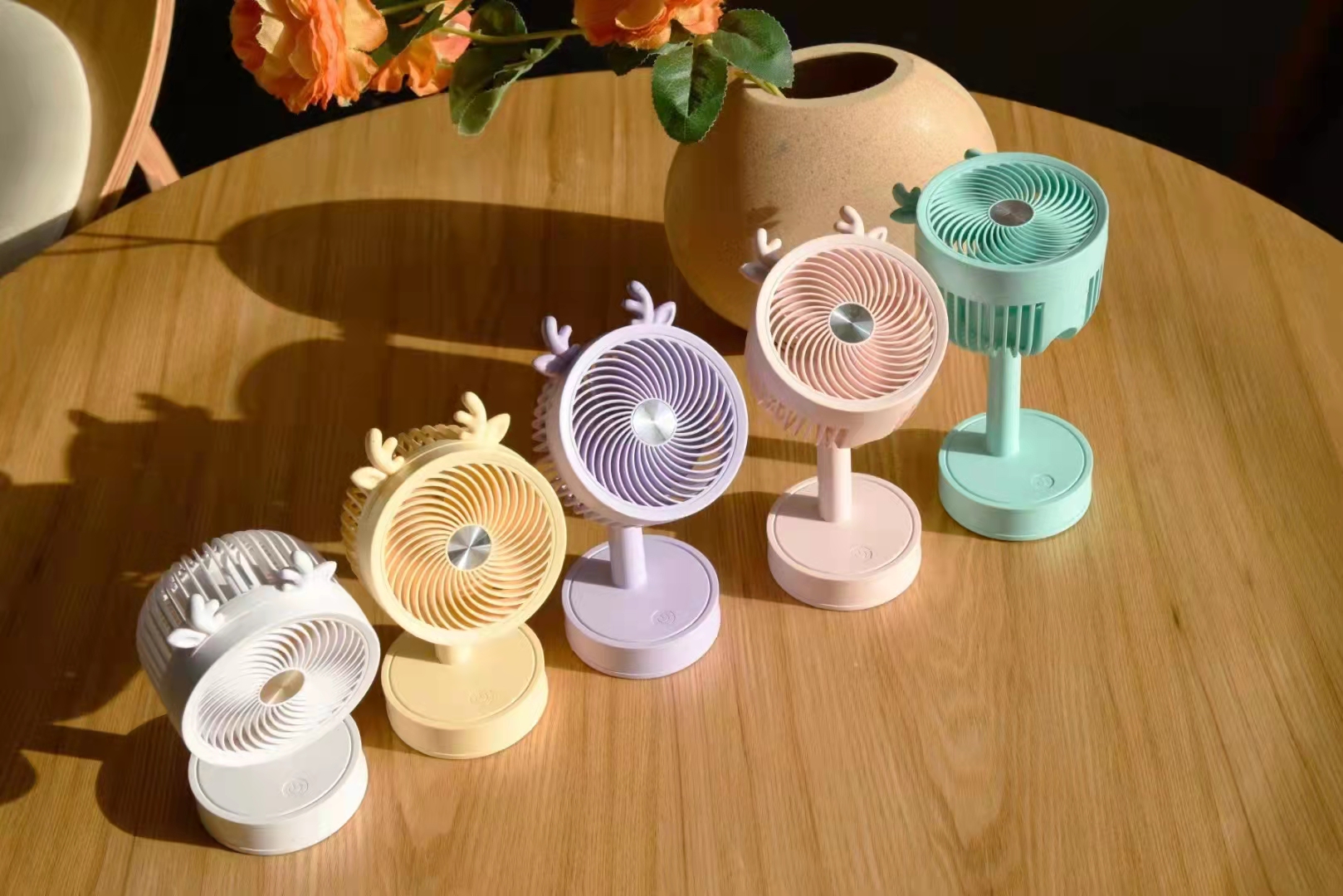 The 2229 charging fan comes in three wind speeds and three colors pic 2