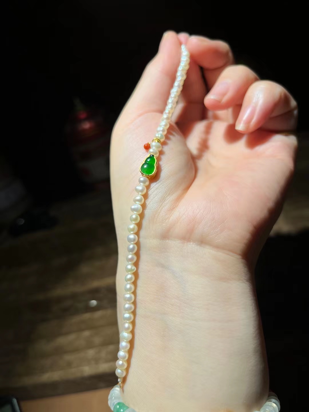 Natural Pearls With 999 Gold Accessories Emerald Gourd-Wrapped Gold Bracelet Application Scenario