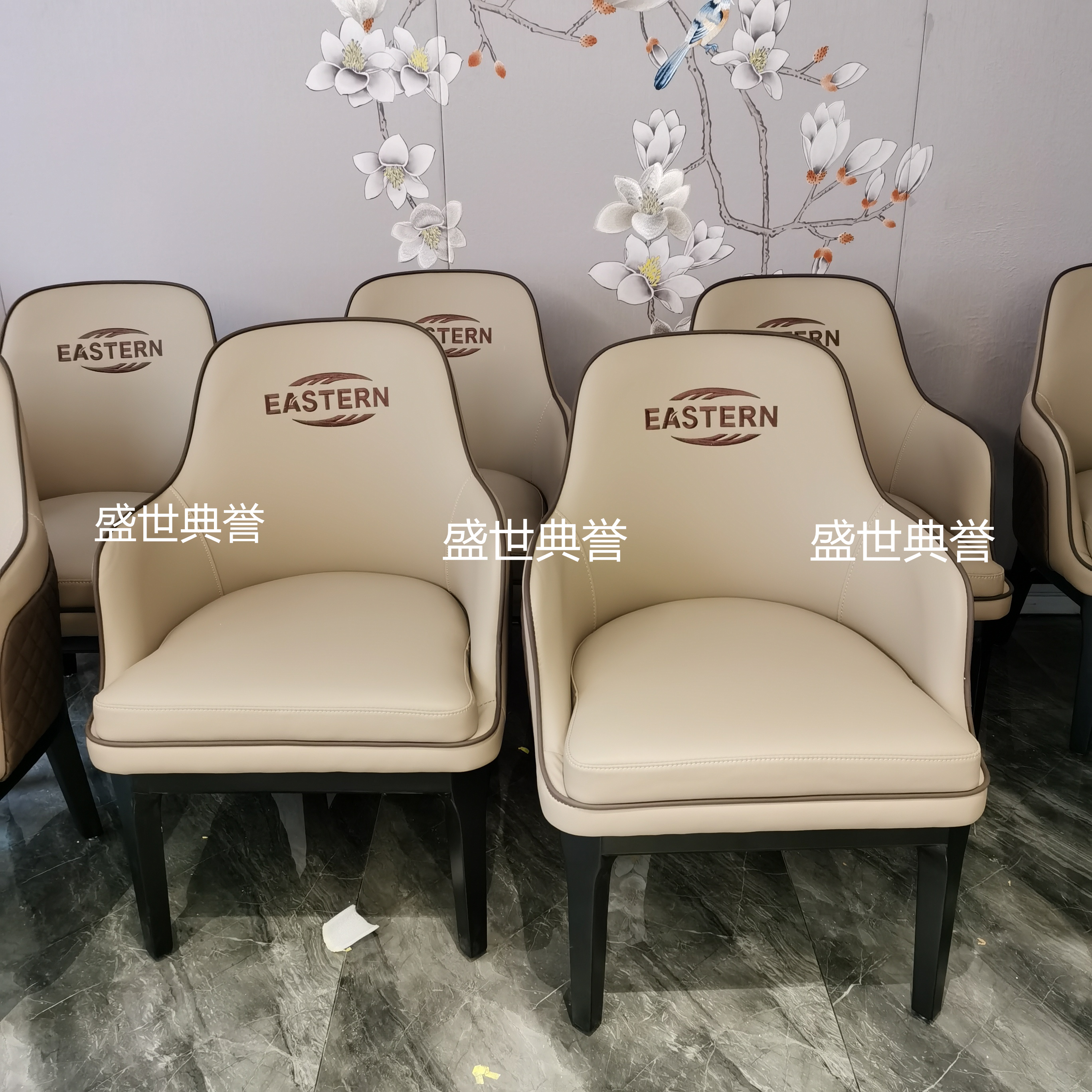 Yichun high-end club solid wood dining tables and chairs, company internal reception solid wood dining chairs, Bentley chairs for star hotel private rooms