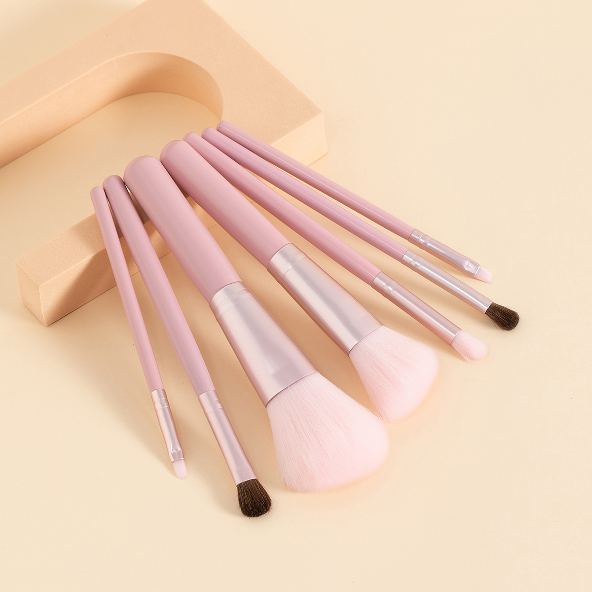 This portable travel set with 7 mini brushes is the first choice for beginners and students Specification image