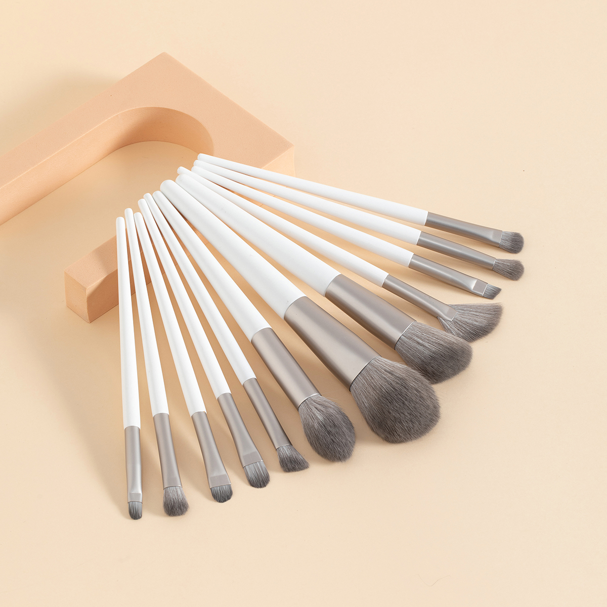 12 Slim And Long Makeup Brush Four Colors Practical For Beginners Easy To Carry Soft Bristles