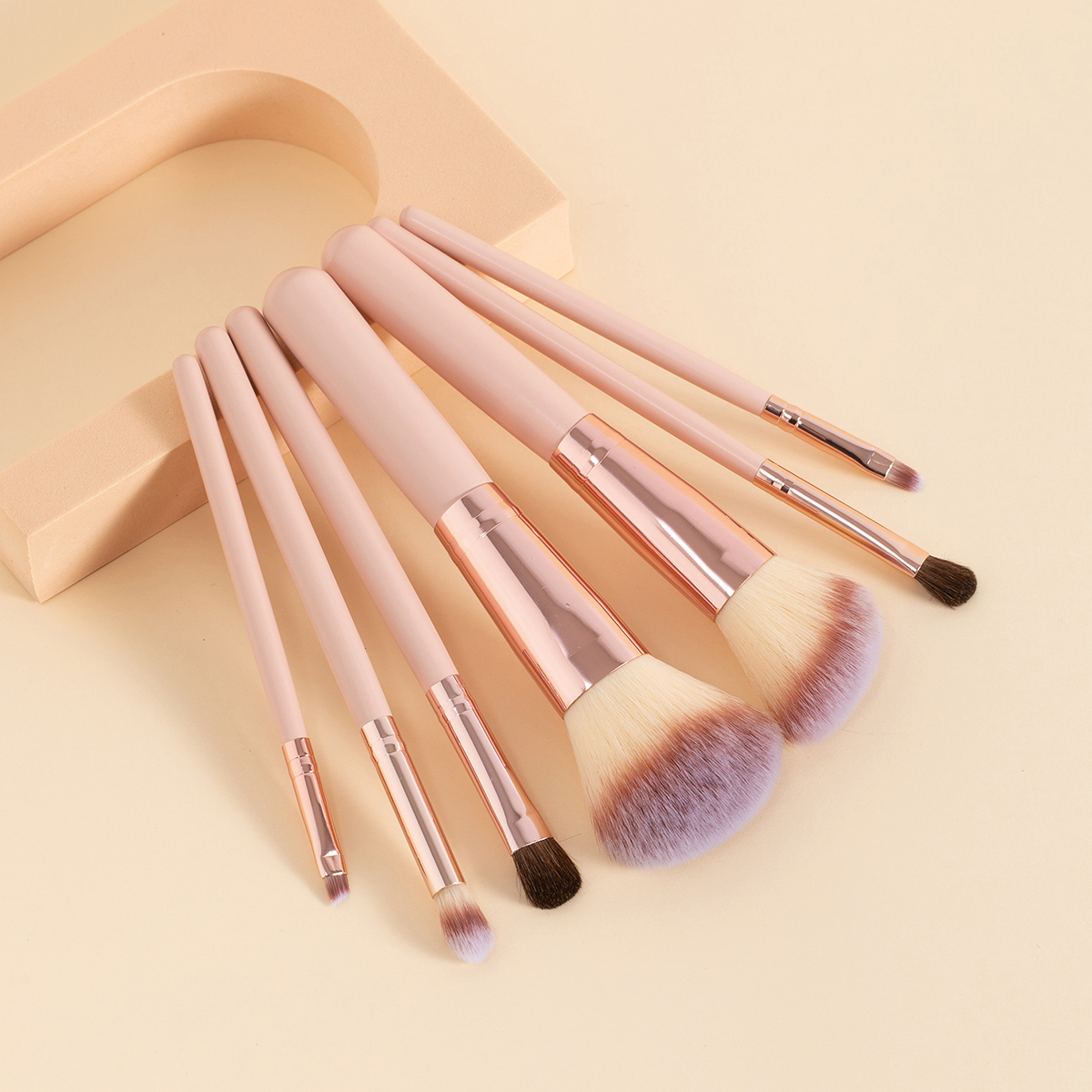This portable travel set with 7 mini brushes is the first choice for beginners and students details Picture