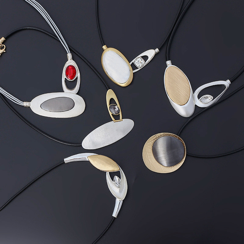 Tong Ling fashionable atmosphere European and American necklaces for women alloy clavicle necklace short style inlaid glass thumbnail
