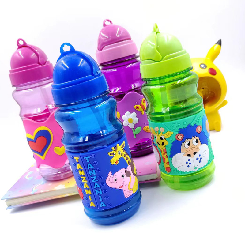 Children's drinking cups Straw cups cartoon antlers summer plastic cups Kindergarten baby students large capacity drinking cups wholesale