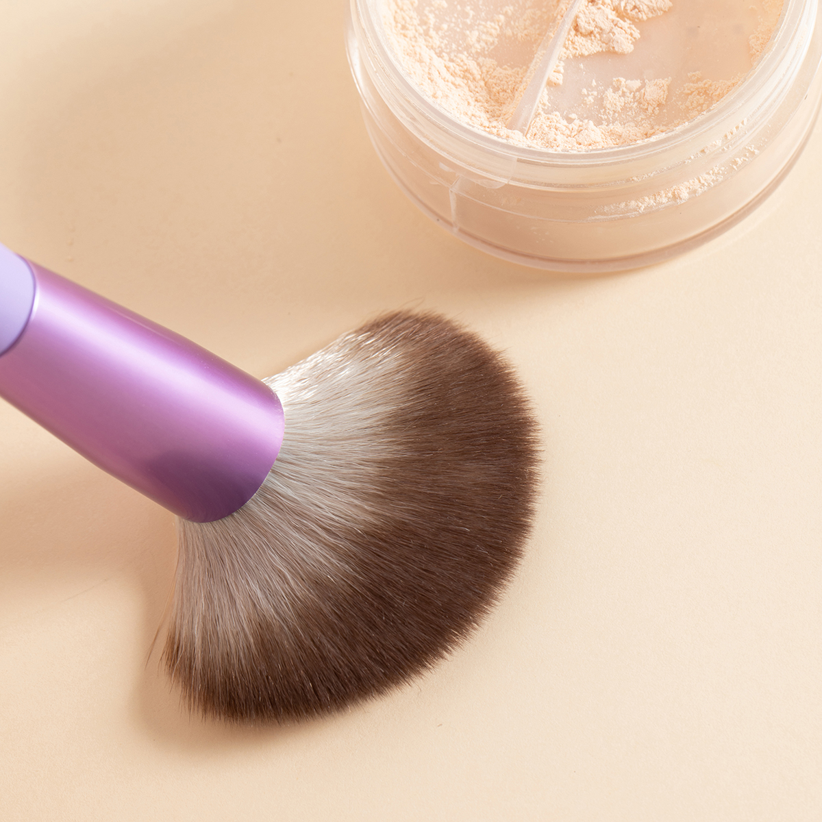 9 simple makeup set brushes in four colors, practical for beginners, easy to carry, soft bristles Application Scenario