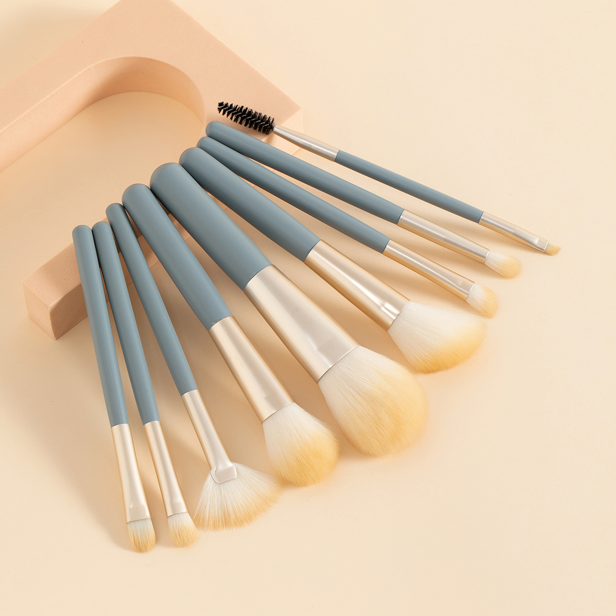 9 simple makeup set brushes in four colors, practical for beginners, easy to carry, soft bristles Specification image