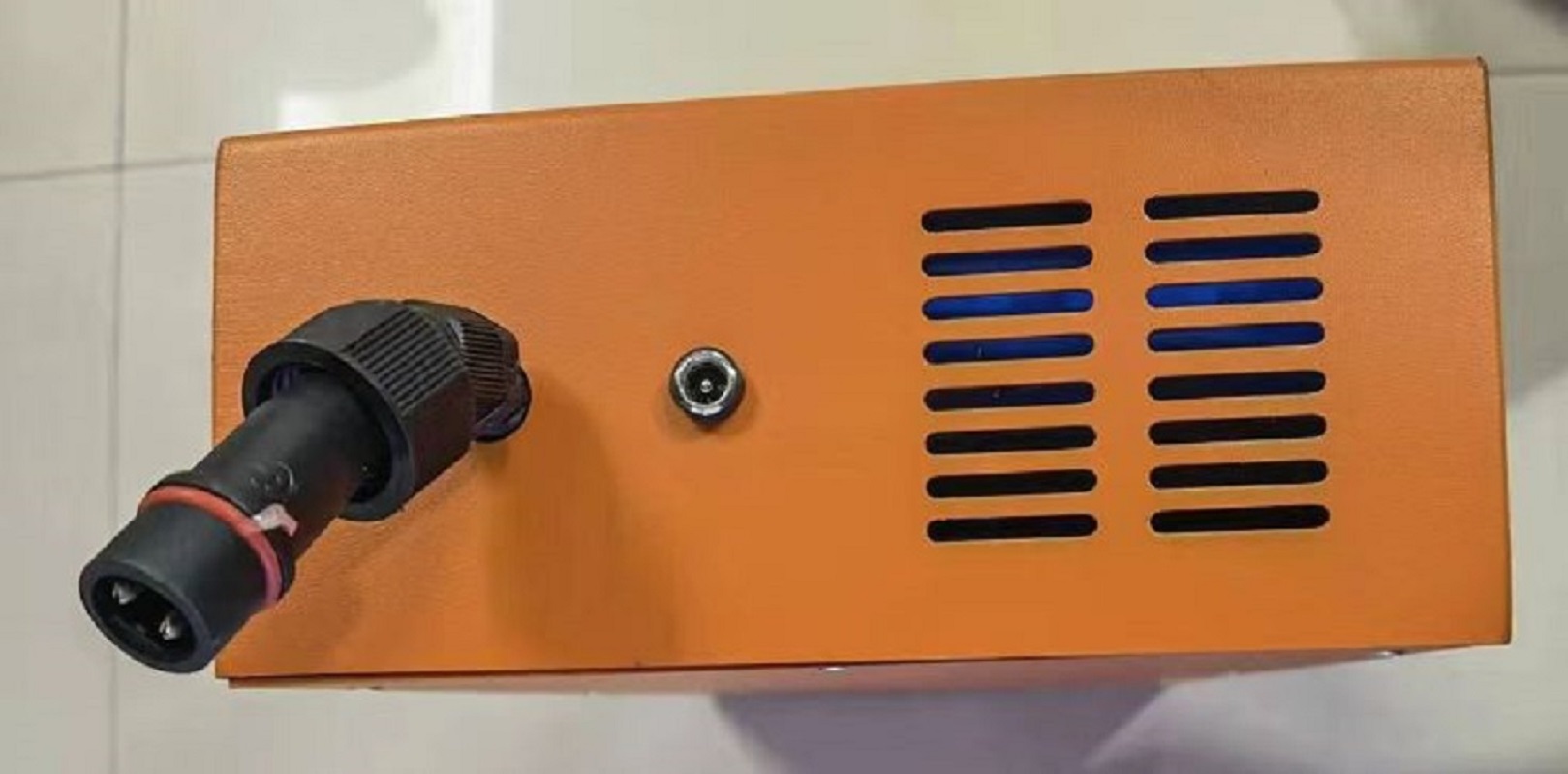 新款太阳能移动式一拖四十UBS充电器详情5