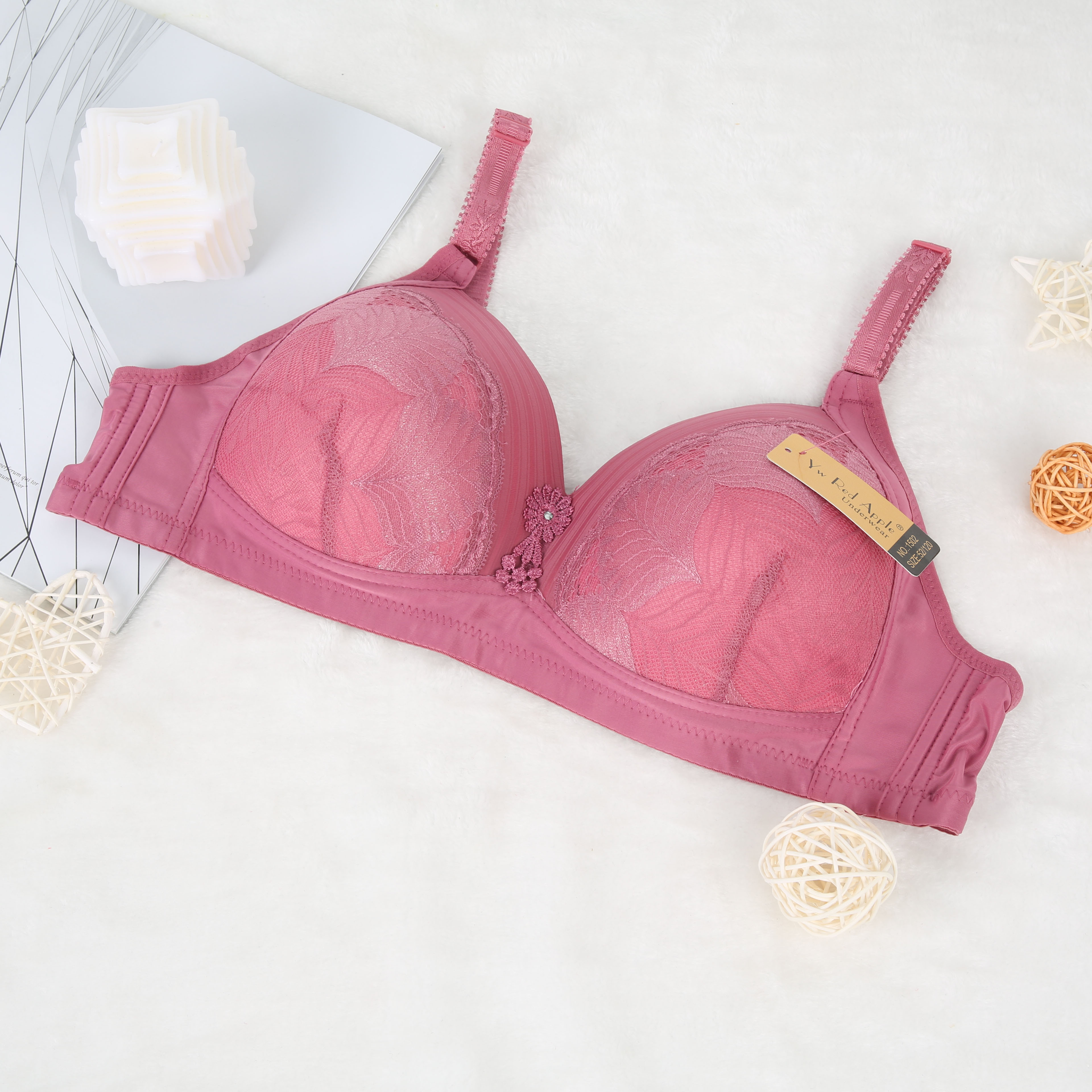 外贸东南亚现货小胸聚拢文胸薄款无钢圈女士内衣绣花收副乳调整型性感透气详情3