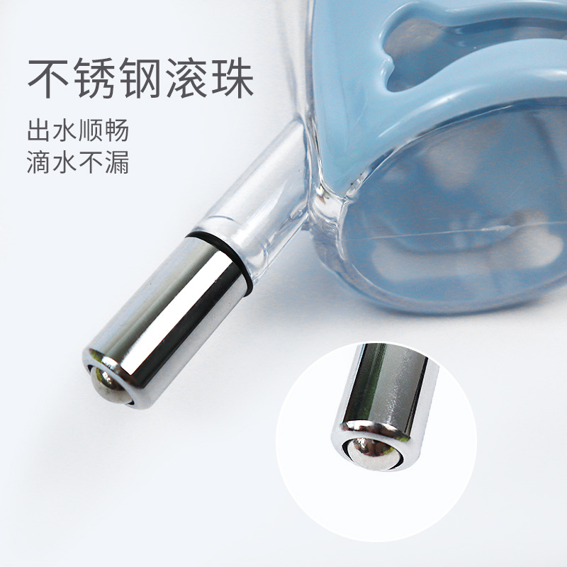 New type of suspended water cup for pets, stainless steel spout, various sizes of water dispensers, small and medium-sized water cups for dogs and cats Application Scenario