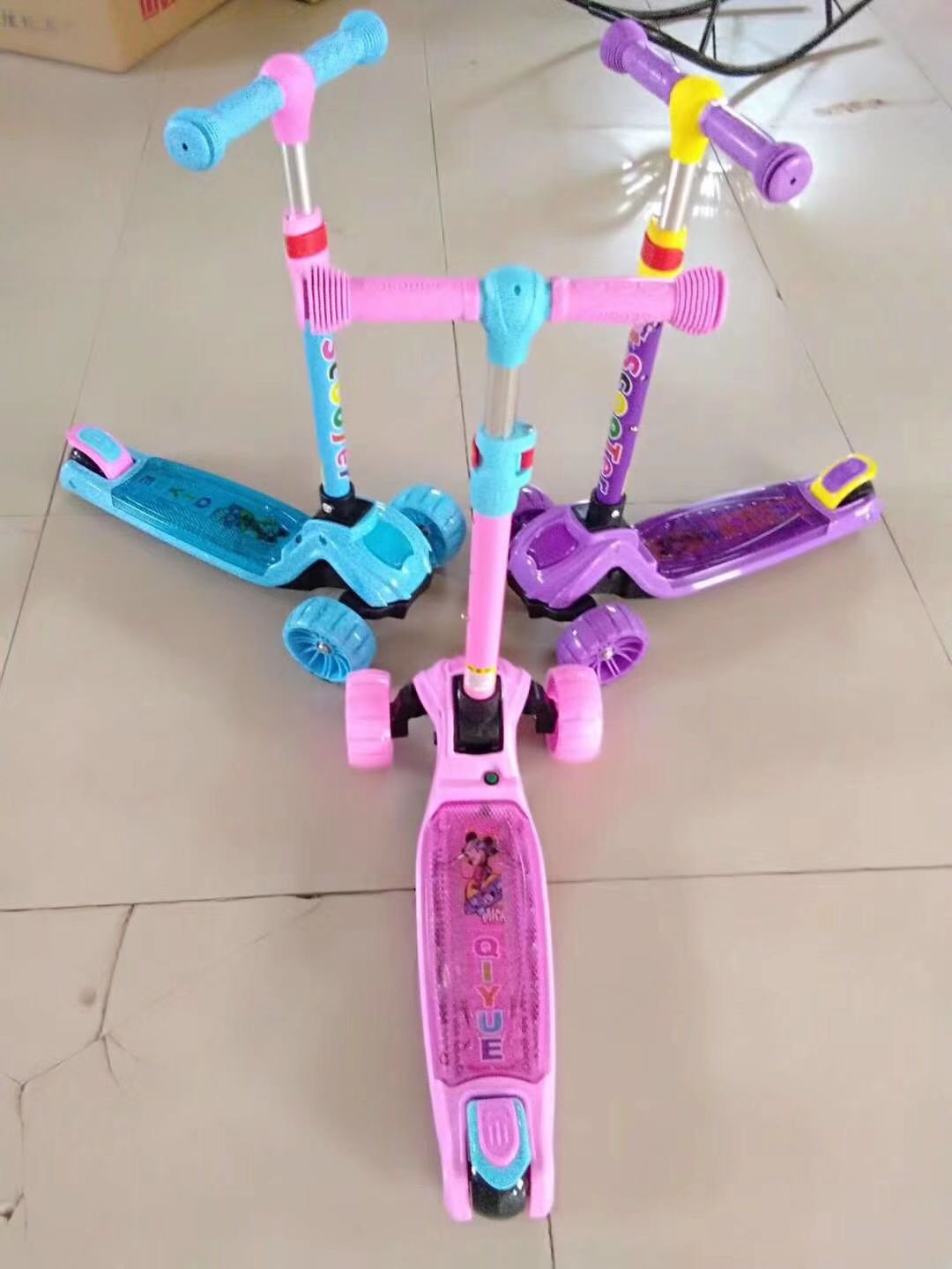 Children's scooter scooter with light toy car 6