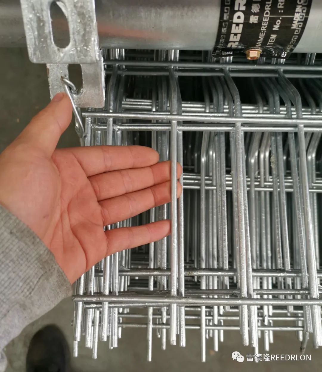Hot Dip Galvanized Double Side Fence Net. Hot Dip Galvanized Double Side Fence Net Item Picture
