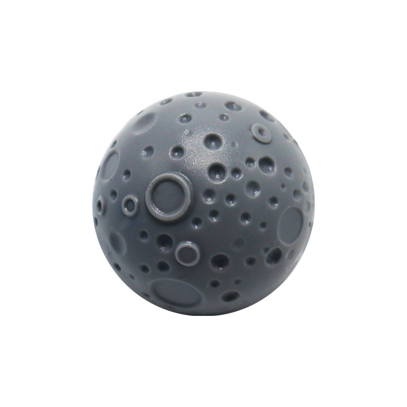 Wholesale of moon food leak balls, dog biting toys, slow food leak prevention toys and pet supplies in stock Application Scenario