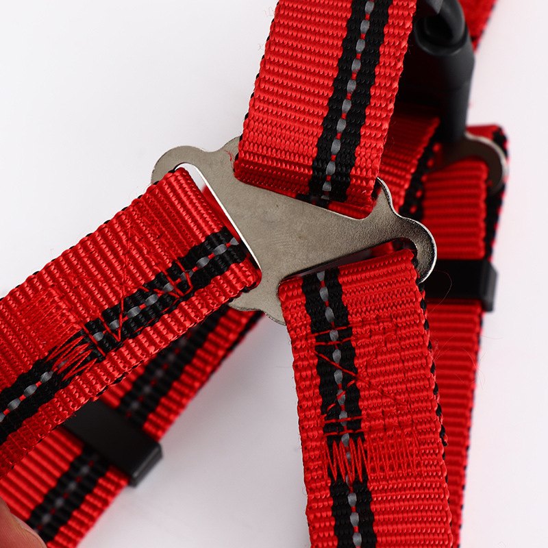 New pet leash, chest and back strap, reflective dog chest and back, large, medium and small dog leash, dog walking leash, nylon pet leash Application Scenario