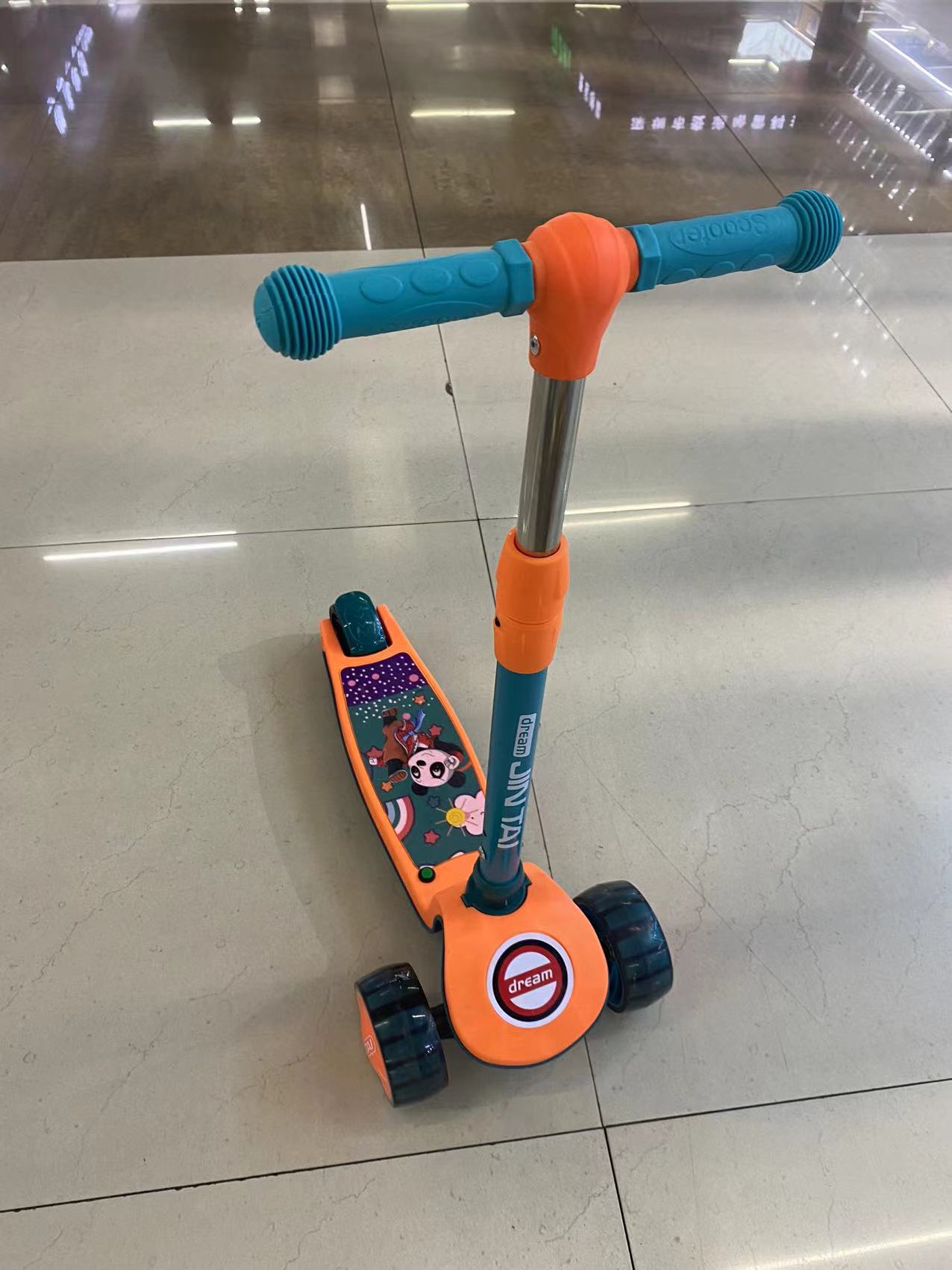 Children's scooter Scooter with lights toy children's scooter toy scooter 115