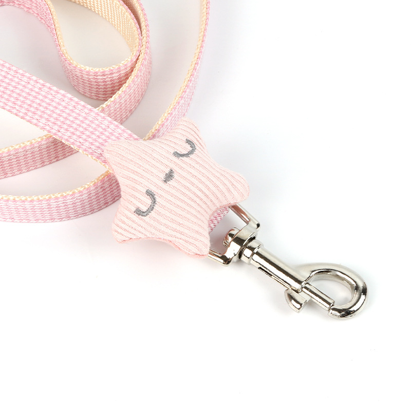 Pet star chest and shoulder strap, dog leash, cat and dog walking chain, breathable and adjustable dog chest and shoulder strap Application Scenario