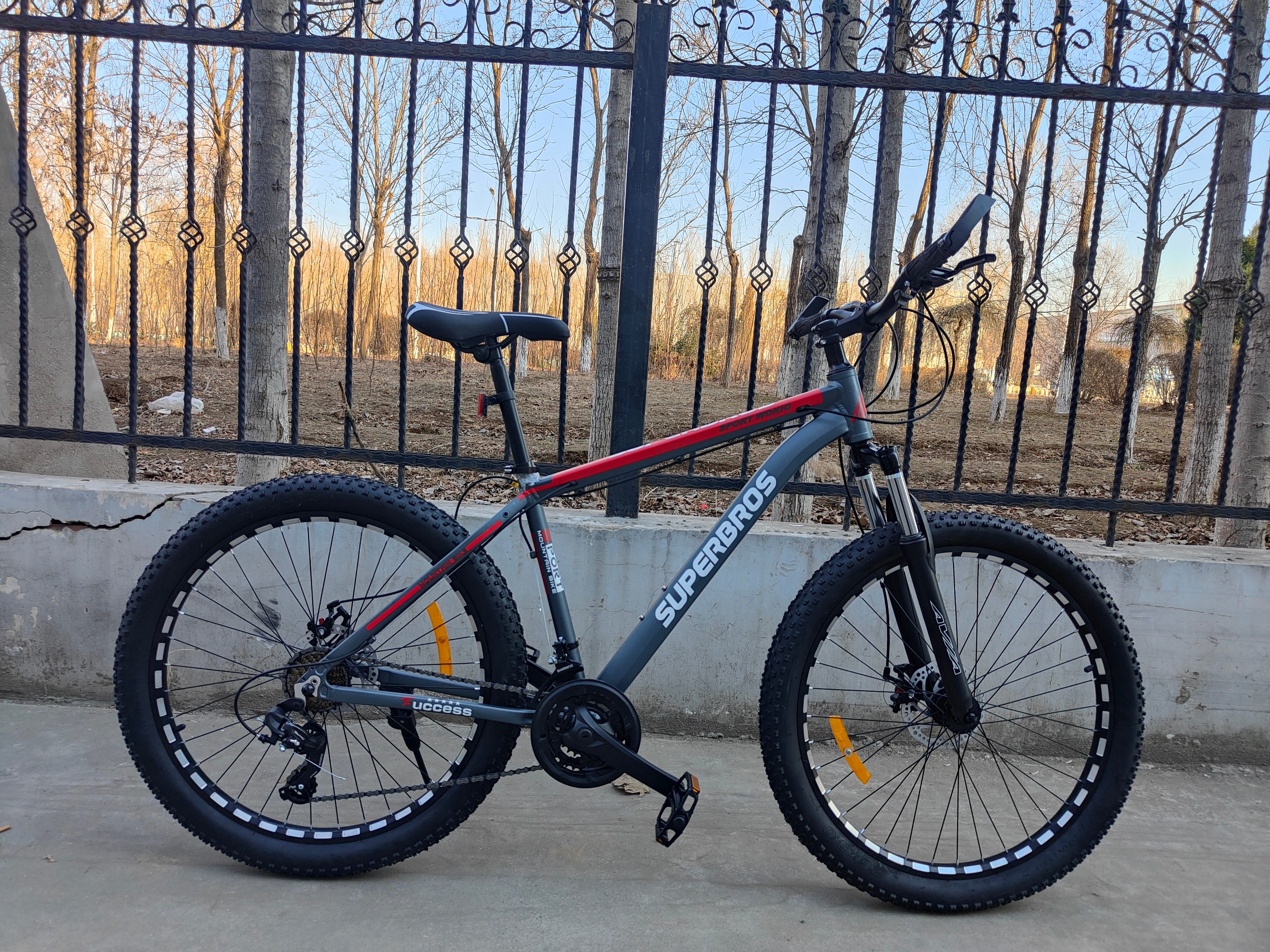 (Specific price negotiable) Bicycle bicycle 26 inch 24 speed iron frame bicycle 3.0 tires