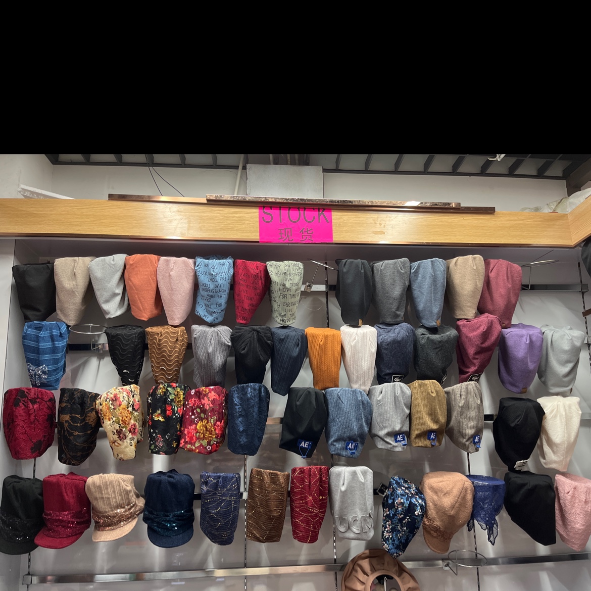 Yiwu Qiancheng Knitting Cap Factory describe pic - 2