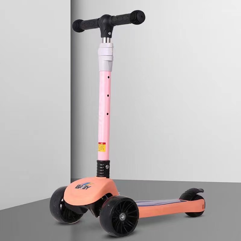 Children's Scooters Scooters With Lights Toys Scooters 3-In-1 Skateboards 5-In-1 Children's Scooters 3028 Application Scenario