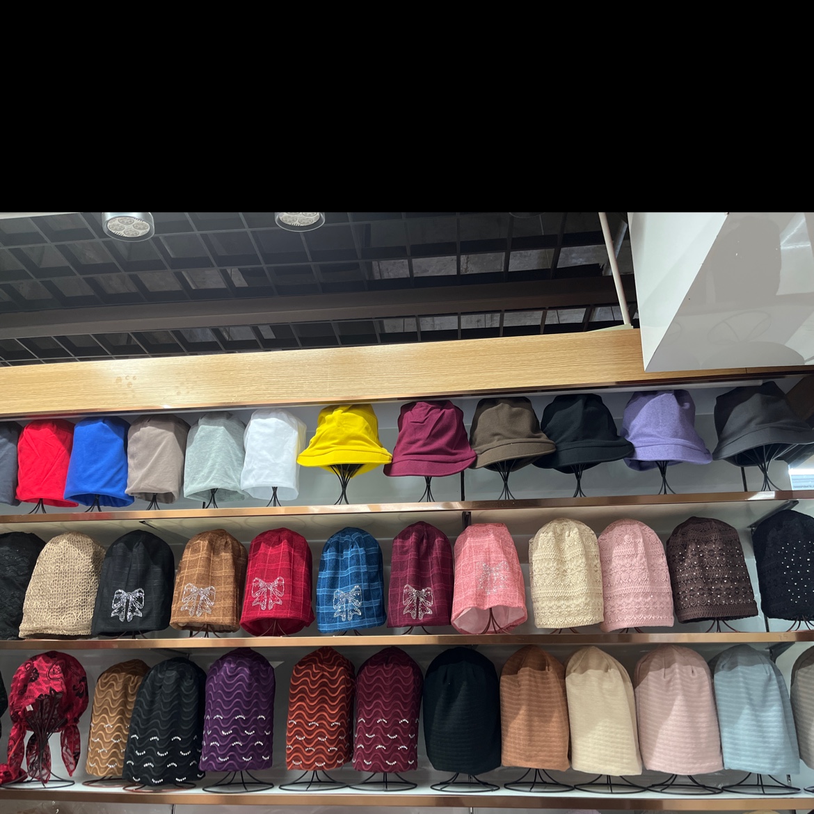 Yiwu Qiancheng Knitting Cap Factory describe pic - 1