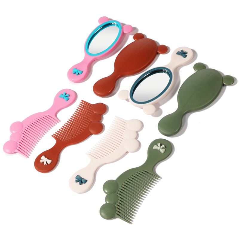 Cute airbag cushion comb, portable and small children's comb with mirror, mini comb wholesale Application Scenario