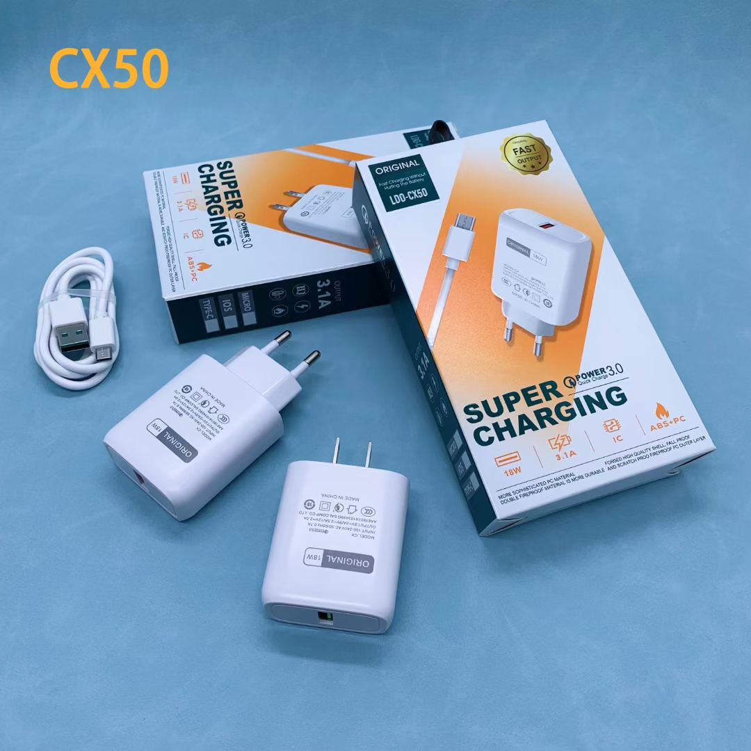 手机充电充头/家用充电器/3.0快充白底实物图