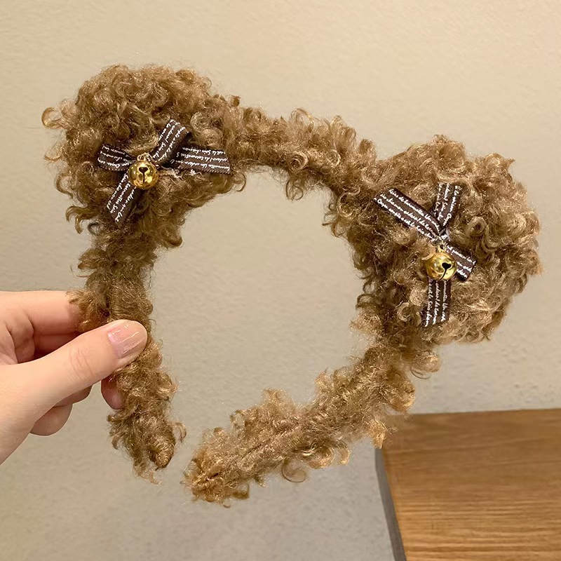 The fluffy autumn and winter woolen curling band is versatile for going out. The fluffy headband, hair accessory, hairpin, fairy forest style, super fairy-like headwear Application Scenario