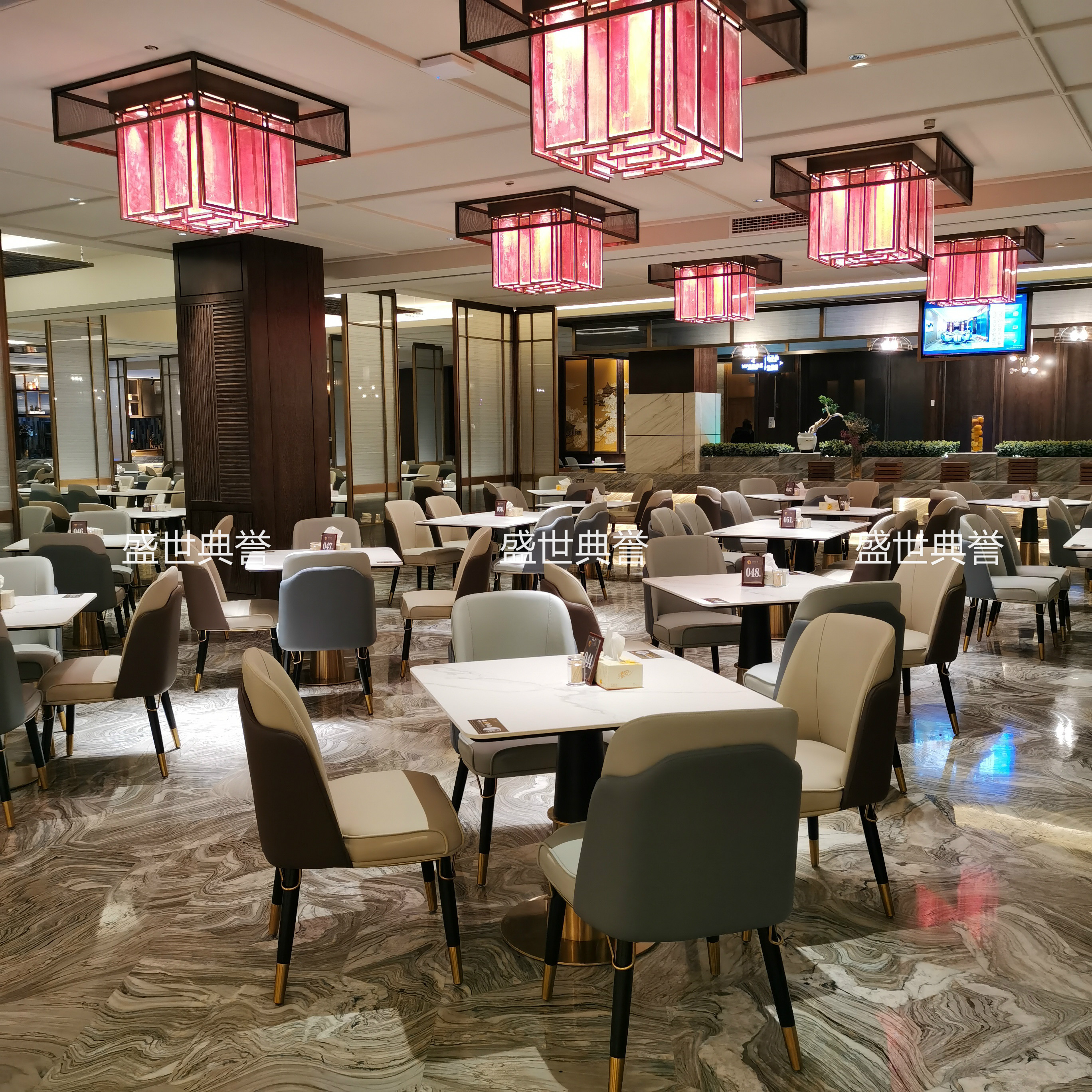 实木椅白底实物图