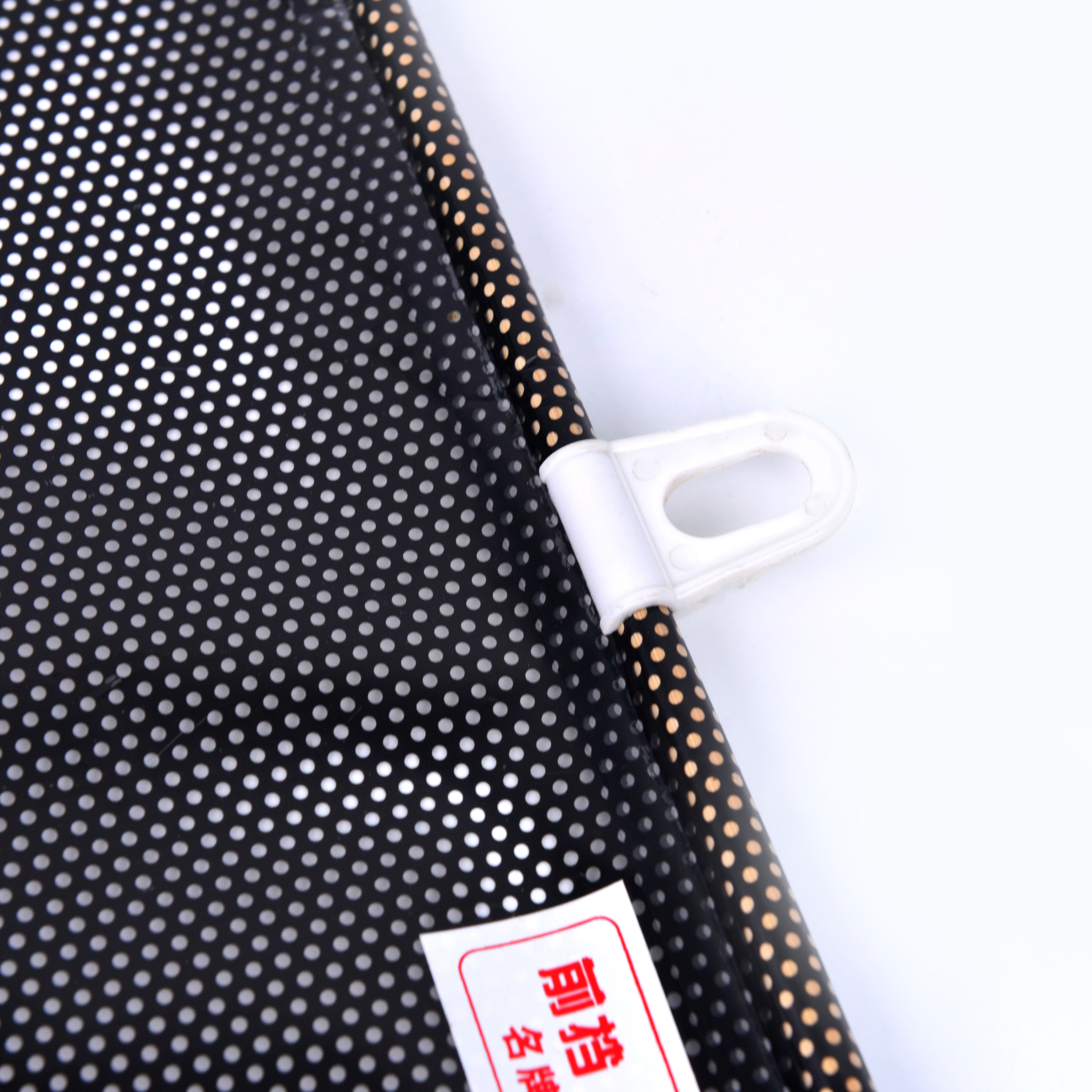 Auto retractable shade shade wave point black side block automatic retractable shade block suction cup type sunscreen curtain window glass sun gear QW14 car decoration Application Scenario